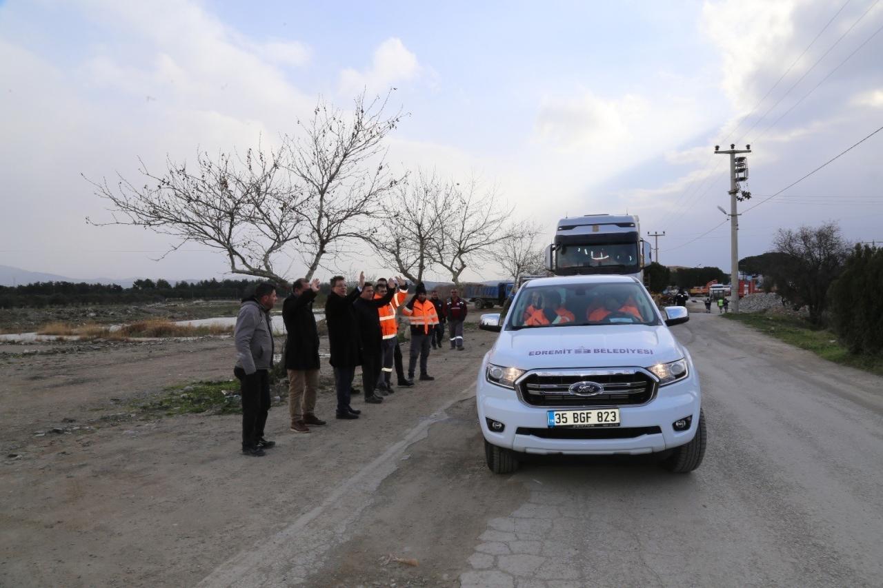 Edremit Belediyesi Yaraların Sarılması İçin Seferber Oldu