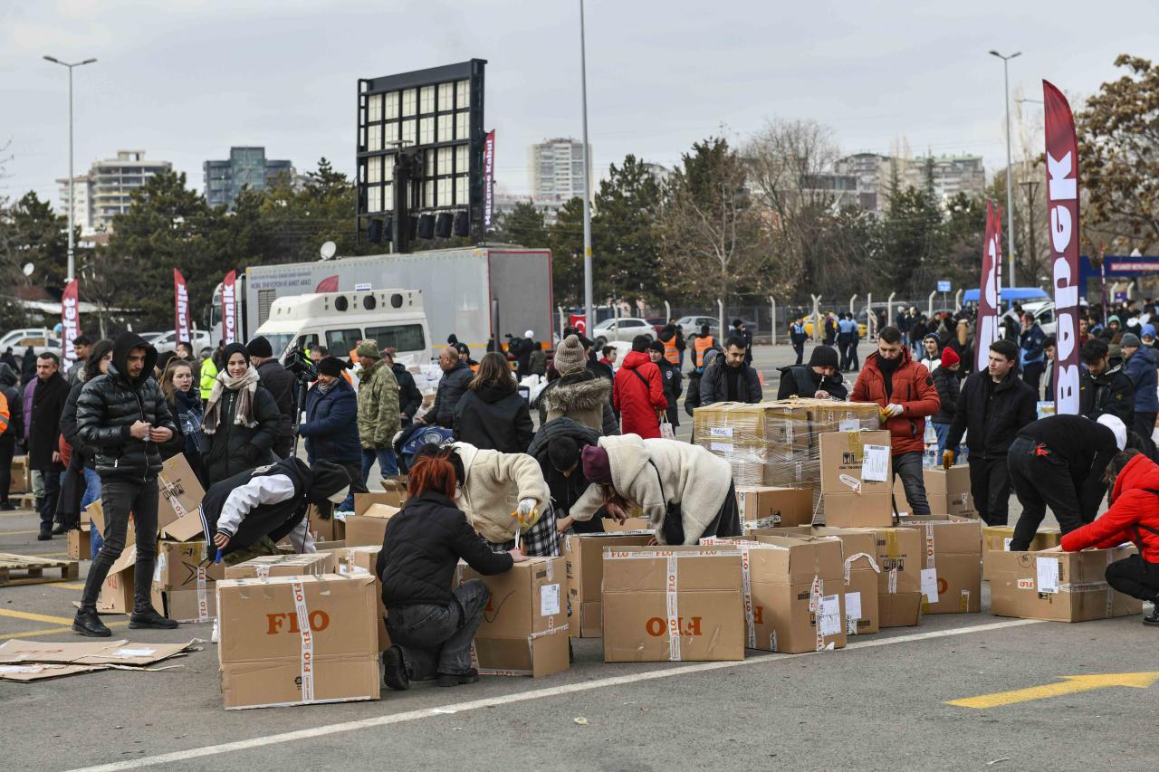 ANKARA BÜYÜKŞEHİR BELEDİYESİ SALGIN RİSKİNE KARŞI TEMİZLİK ÇALIŞMALARINA DEVAM EDİYOR