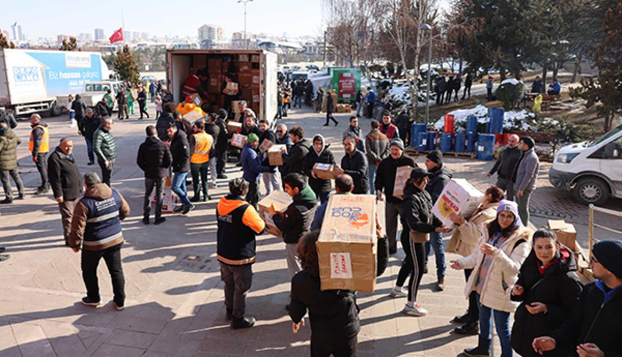 Çankaya Belediyesinin Deprem Bölgesine Yardımları Sürüyor