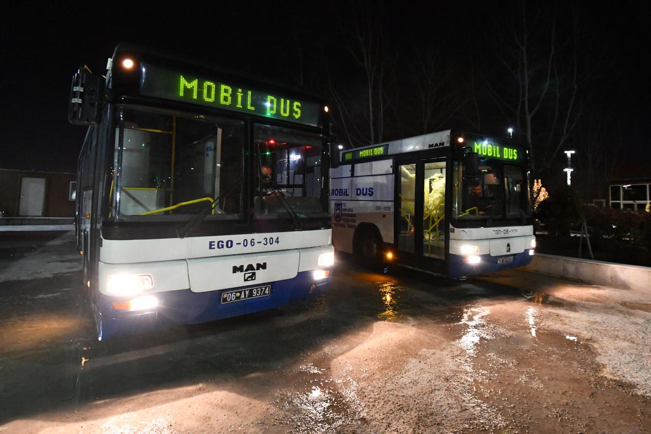 ANKARA BÜYÜKŞEHİR KAHRAMANMARAŞ’A DUŞ ALANLARI İLE MOBİL ÇAMAŞIRHANE VE BERBER GÖNDERİYOR