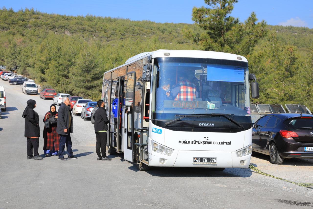 Büyükşehir Belediyesi Depremzedeleri Ücretsiz Taşıyor