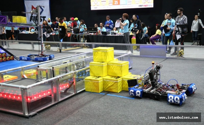 FIRST Robotics Competition turnuvası gerçekleştirildi