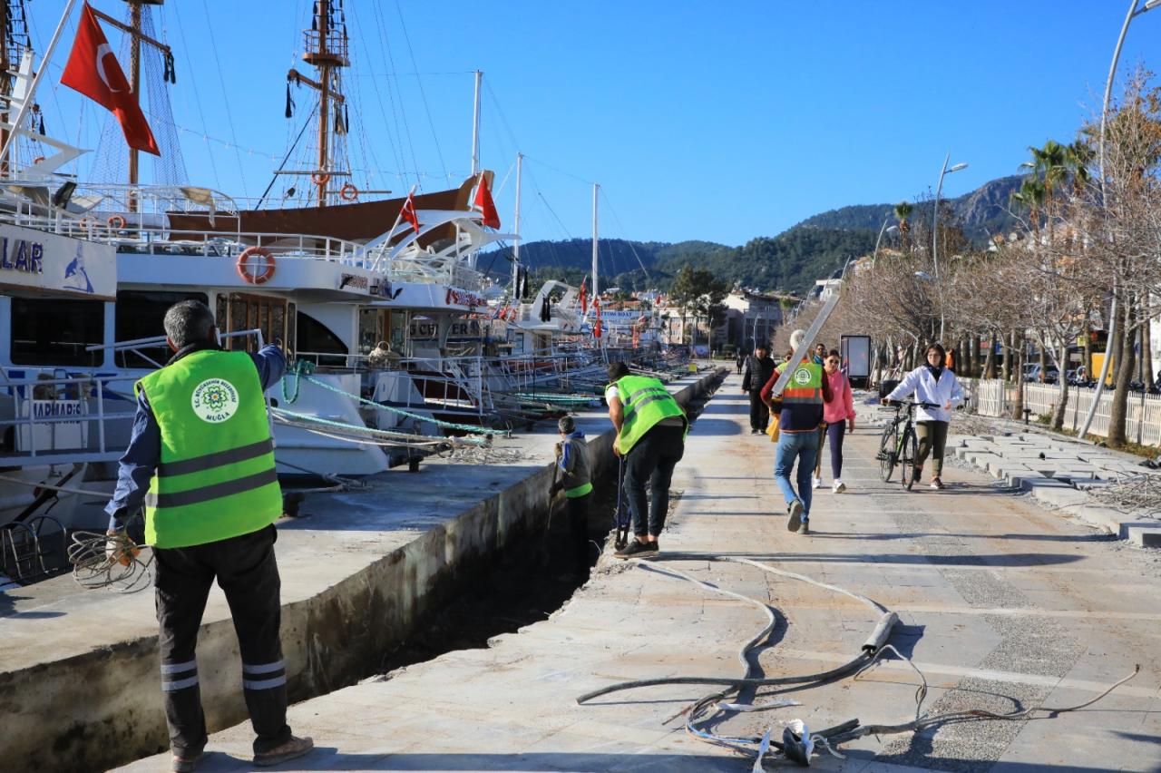 Marmaris Limanda Çalışmalar Devam Ediyor