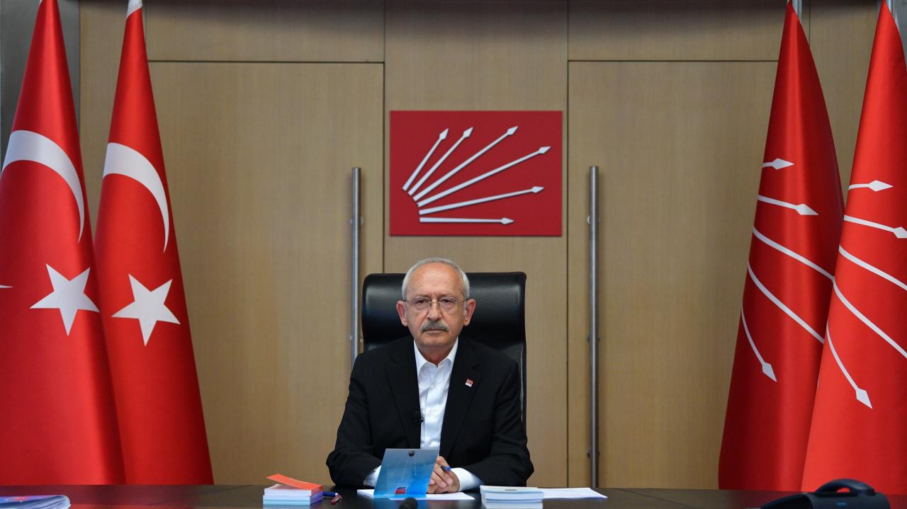 CHP Lideri ve Cumhurbaşkanı Adayı Kemal Kılıçdaroğlu, Eşi Sayın Selvi Kılıçdaroğlu’la Birlikte KKTC’ye Gittiğini Duyurdu