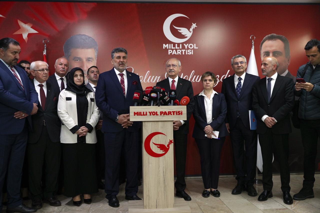 CHP Genel Başkanı ve Cumhurbaşkanı Adayı Kemal Kılıçdaroğlu, MYP Genel Başkanı Remzi Çayır İle Bir Araya Geldi