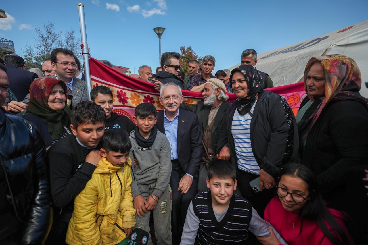 CHP Lideri ve Cumhurbaşkanı Adayı Kılıçdaroğlu, Gaziantep'te Depremzedelerle Bir Araya Geldi