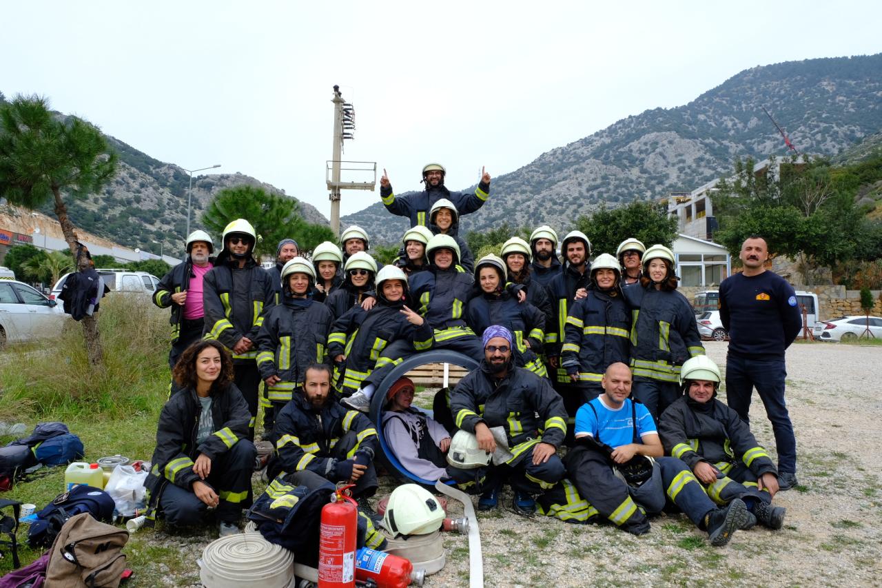 Büyükşehir gönüllü itfaiyeci eğitimlerine Bodrum'da devam etti