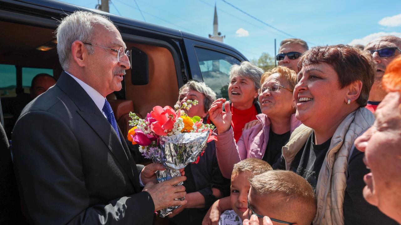 CHP Lideri ve Cumhurbaşkanı Adayı Kılıçdaroğlu, Bulgaristan'da Türk Soydaşlarımız Tarafından Karşılandı