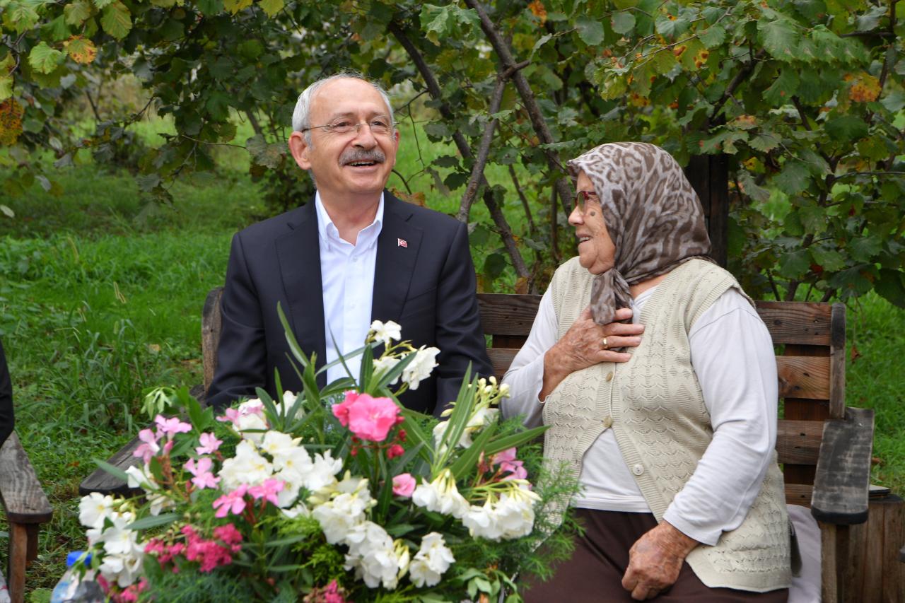 CHP Lideri ve Cumhurbaşkanı Adayı Kılıçdaroğlu’ndan Dul ve Yetim Aylığı Mesajı: “Hemen Halledeceğiz, Hemen!”