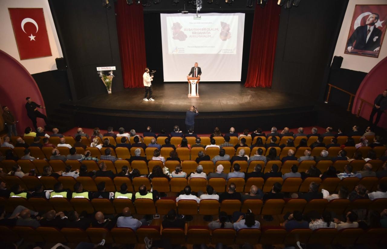 Başkan Zeydan Karalar, Büyükşehir Çalışanlarının Bayramını Kutladı