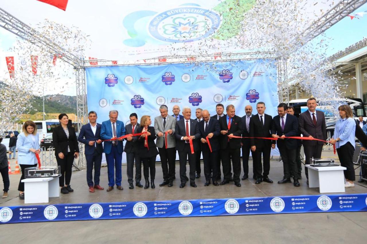 Büyükşehir 60 Yeni Otobüsü Hizmete Aldı