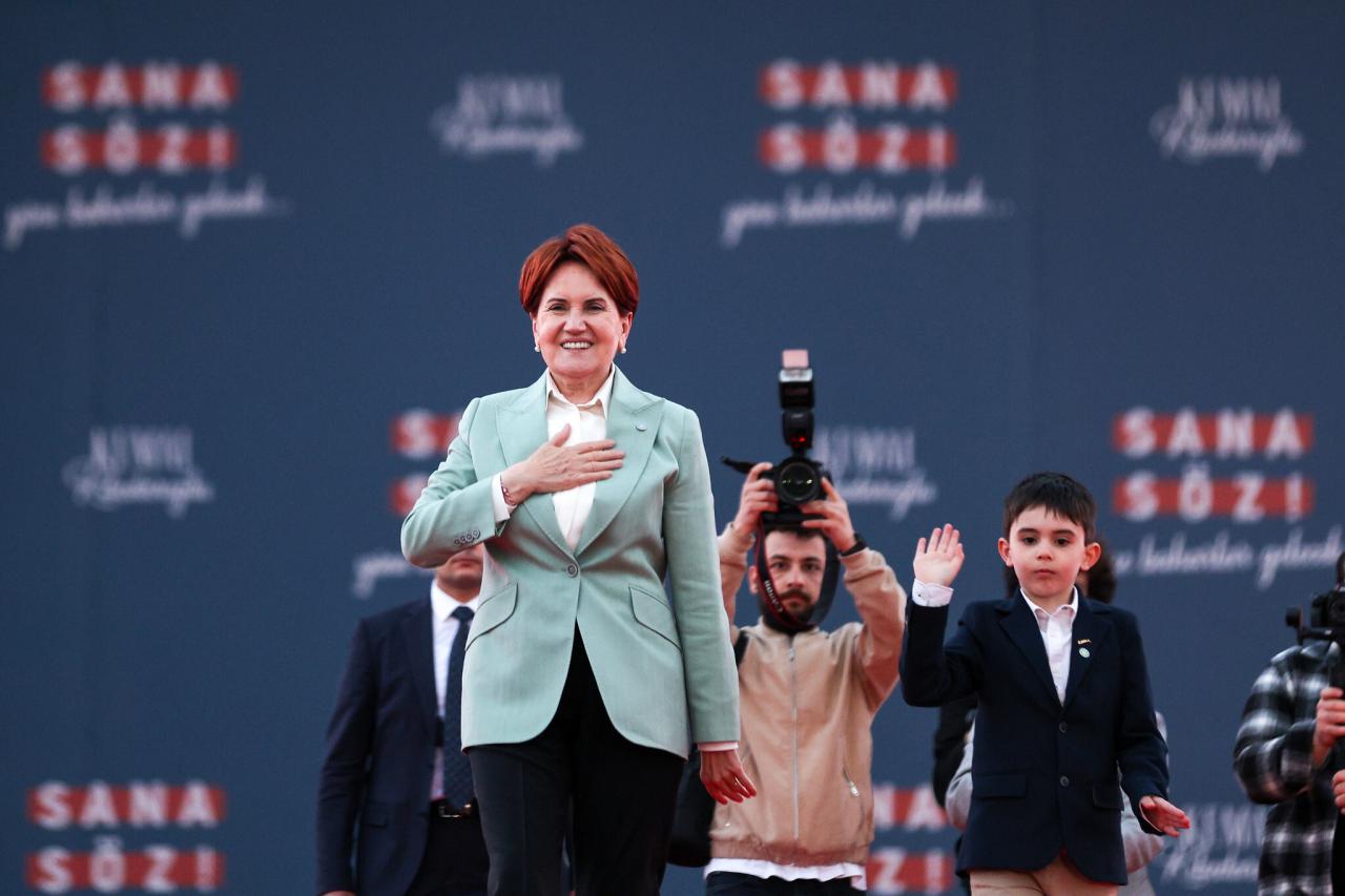 Meral Akşener İstanbul’da: “Bize Sövmek Yerine Sorgula Bakalım, Bu Bir Milyar Dolar Kimin Cebine Girmiş?”