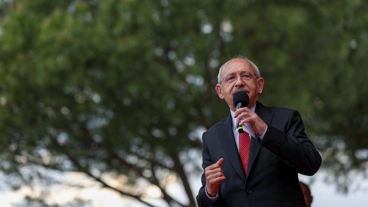 CHP Lideri ve Cumhurbaşkanı Adayı Kılıçdaroğlu: “Bunları İlk Turda Tarihin Çöplüğüne Gömeceksin Genç…”