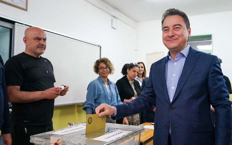 ALİ BABACAN OYUNU KULLANDI, SANDIĞA ÇAĞRI YAPTI