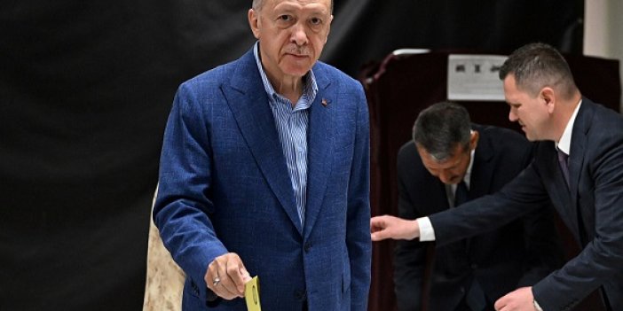 Cumhurbaşkanı Recep Tayyip Erdoğan, İstanbul Üsküdar’da oyunu kullandı