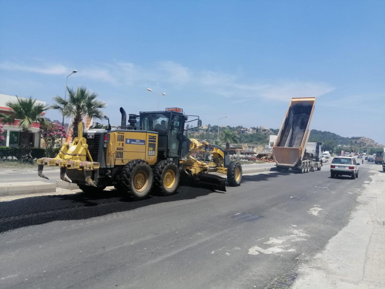 Bodrum’da Altyapısı Tamamlanan Yerlerde Asfalt Çalışması Sürüyor