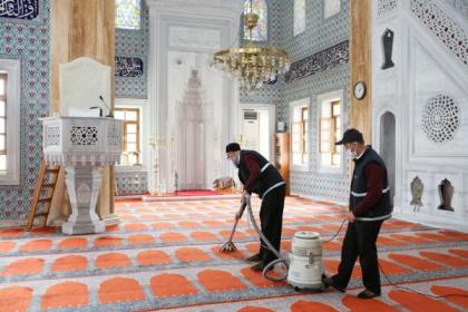 BAYRAMPAŞA’DAKİ CAMİLERDE RAMAZAN TEMİZLİĞİ