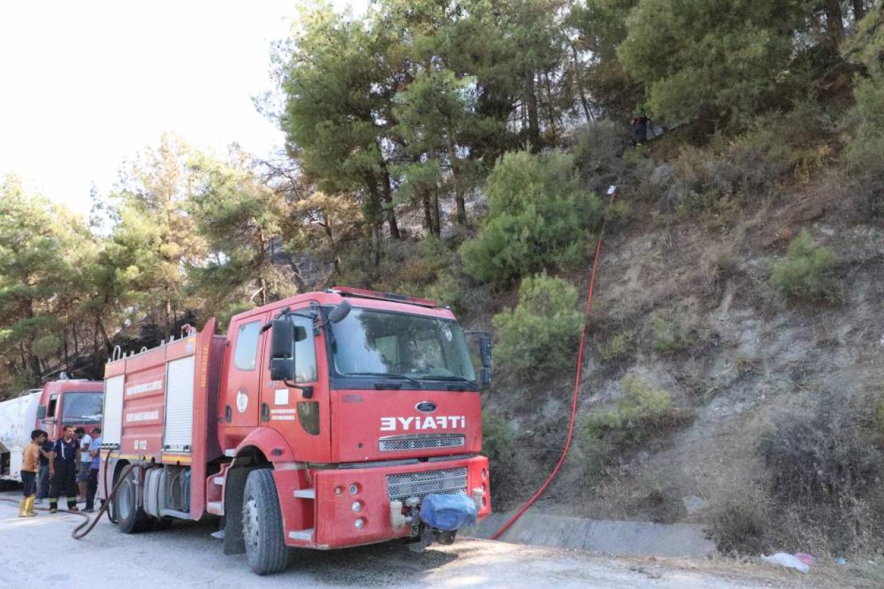 KİSECİK MAHALLESİ’NDEKİ YANGINA MÜDAHALELER SÜRÜYOR