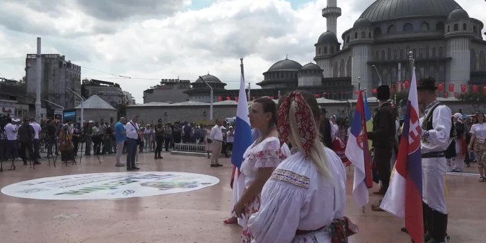 100 ÜLKENİN RENKLERİ TAKSİM MEYDANI’NDA BULUŞTU