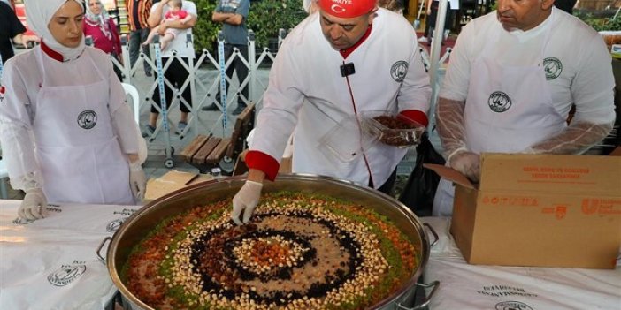 Aşure Kazanları Kardeşlik İçin Kaynadı