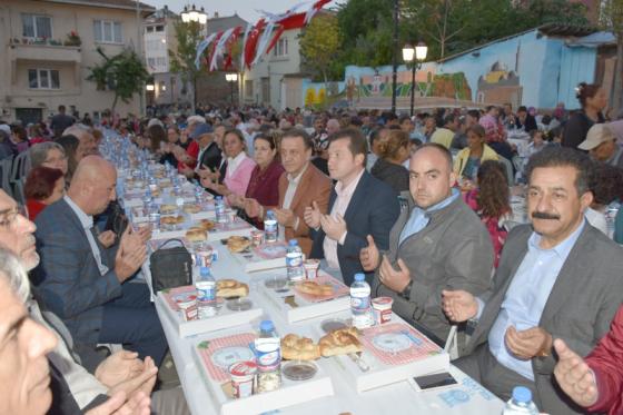 FATİH MAHALLESİ’NDE İFTAR SOFRALARI DOLUP TAŞTI