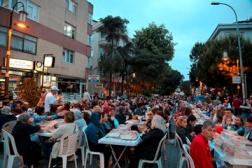 Mahalle iftarında 3 bin kişi birlikte oruç açtı