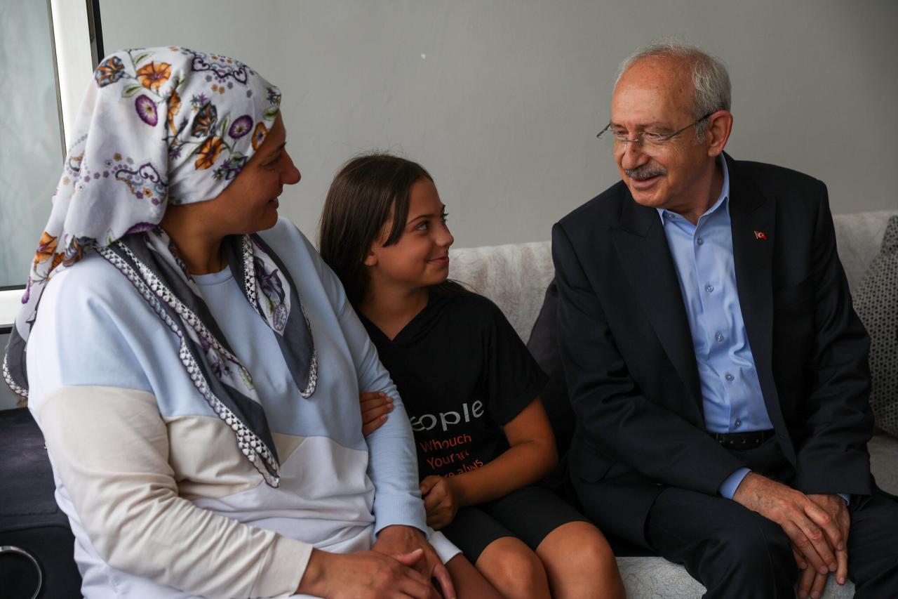 CHP Genel Başkanı Kemal Kılıçdaroğlu, Hatice Şimşek'i Ziyaret Etti