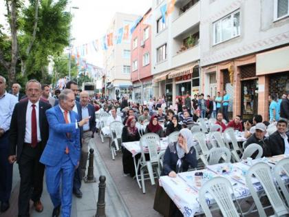 BAYRAMPAŞALI KOMŞULAR TERAZİDERE’DE İFTARDA BULUŞTU