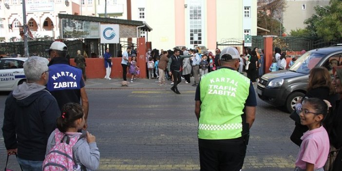 Kartal Belediyesi Zabıta Ekiplerinden 27 Okulda Trafik Uygulaması