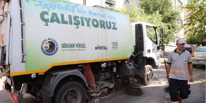 Kartal Belediyesi'nin Yoğun Temizlik Mesaisi Devam Ediyor