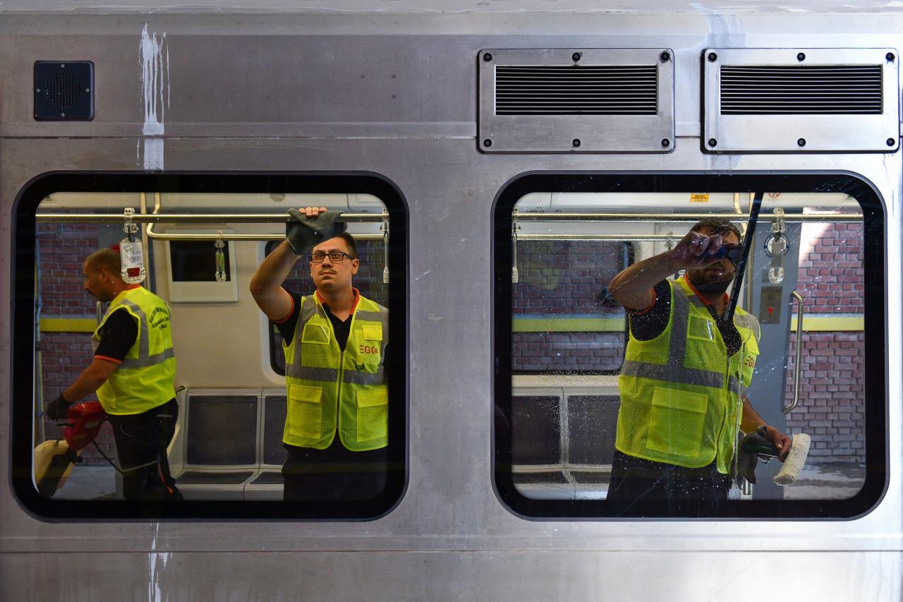 ÖNCELİK TOPLUM SAĞLIĞI: METRO İSTASYONLARI VE VAGONLAR HER GÜN TEMİZLENİYOR