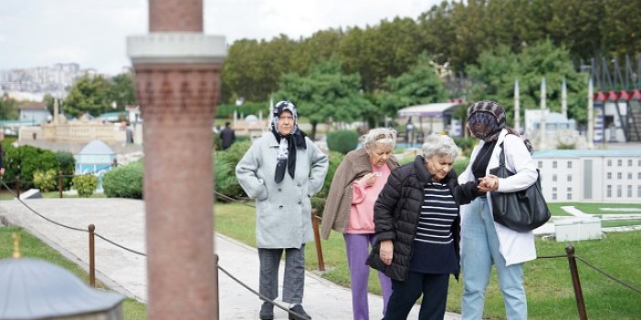 Kartal Belediyesi’nden Dünya Yaşlılar Günü Dolayısıyla Huzurevi Sakinlerine Anlamlı Gezi