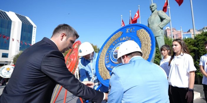 Cumhuriyetin 100 yılı kutlamaları Dolayısıyla Kartal'da Atatürk Anıtı’na Çelenk Sunuldu