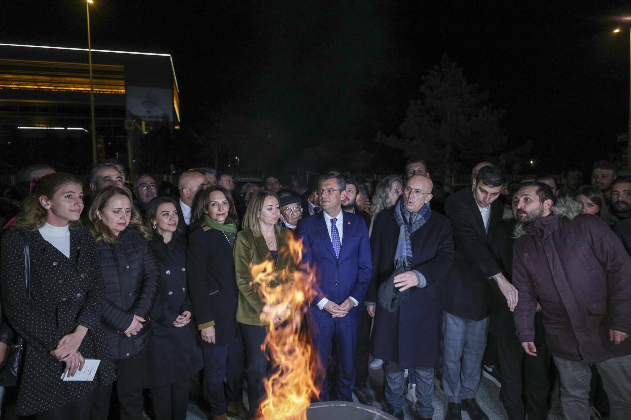 CHP Genel Başkanı Özgür Özel, Adalet Nöbetine Katıldı