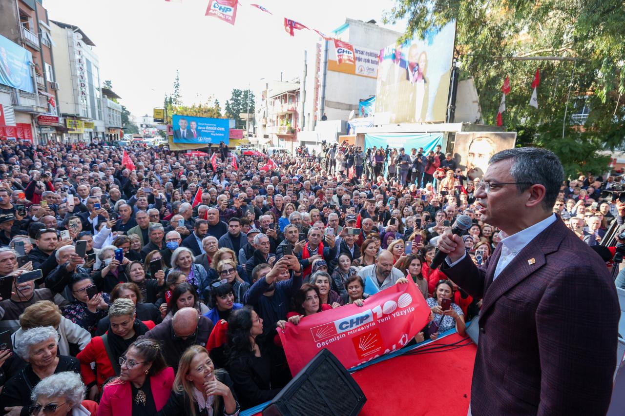 CHP Lideri Özgür Özel Antalya'da: “CHP; Esnafın, Memurun, Emeklinin, Emekçinin Partisidir, Onları Size Ezdirmeyiz”