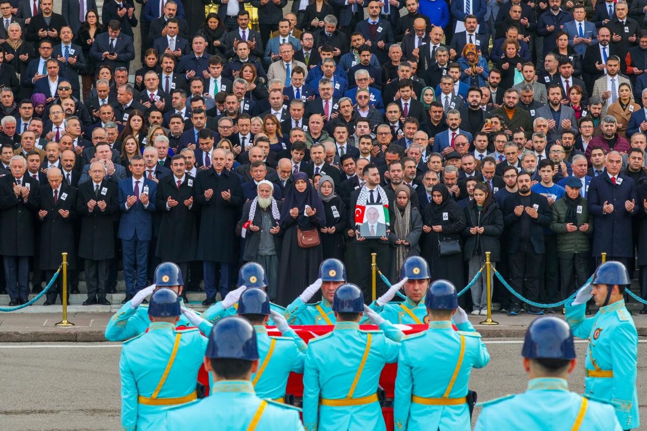 CHP Genel Başkanı Özgür Özel, Kocaeli Milletvekili Hasan Bitmez'in Cenaze Törenine Katıldı