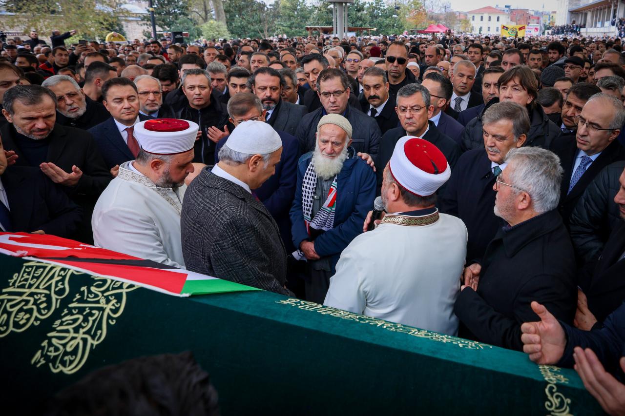 CHP Genel Başkanı Özgür Özel, Hasan Bitmez'in Cenaze Törenine Katıldı