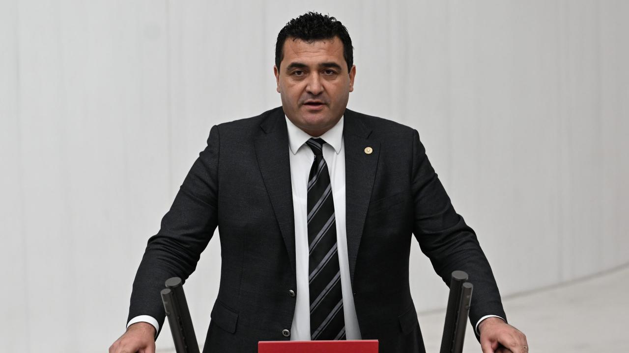 Ulaş Karasu: “Uçak İnmeyen Havalimanına Milyonluk Onarım İhalesi!”