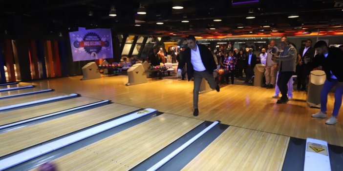 Kartal Belediyesi Bowling Turnuvası’nda Şampiyonlar Kupalarını Başkan Yüksel’in Elinden Aldı