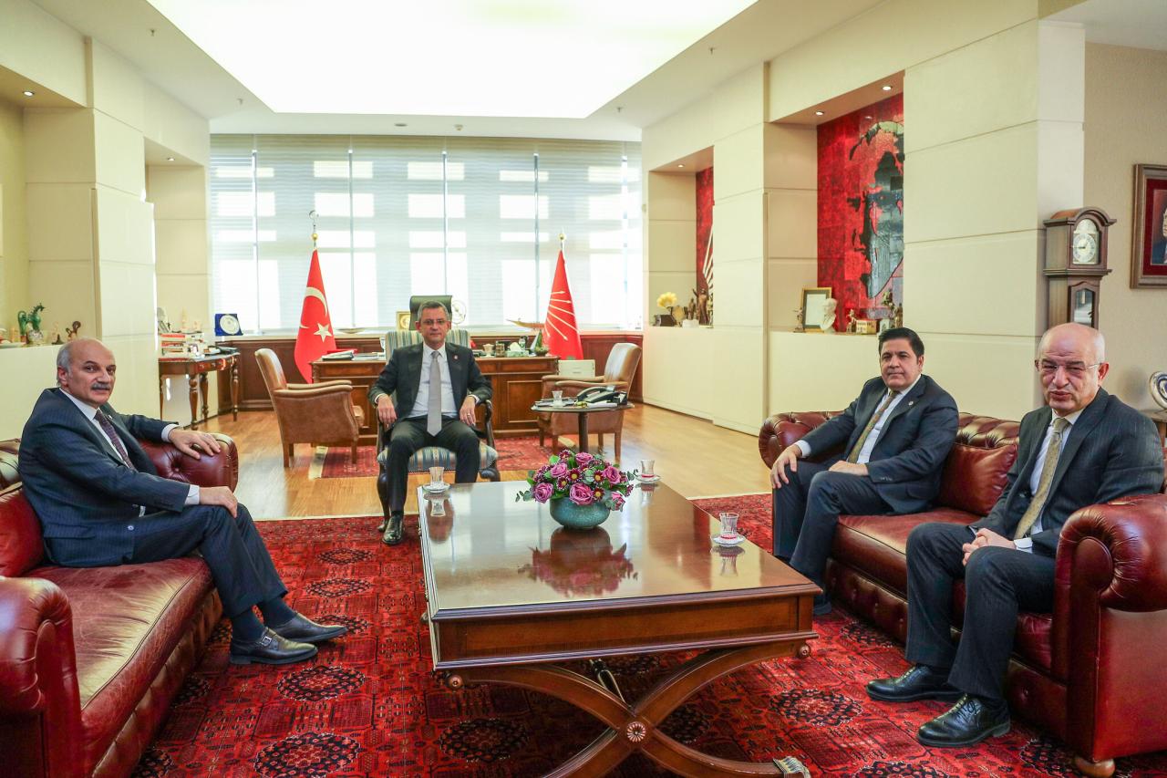 CHP Genel Başkanı Özgür Özel, Saadet Partisi Heyetini Kabul Etti