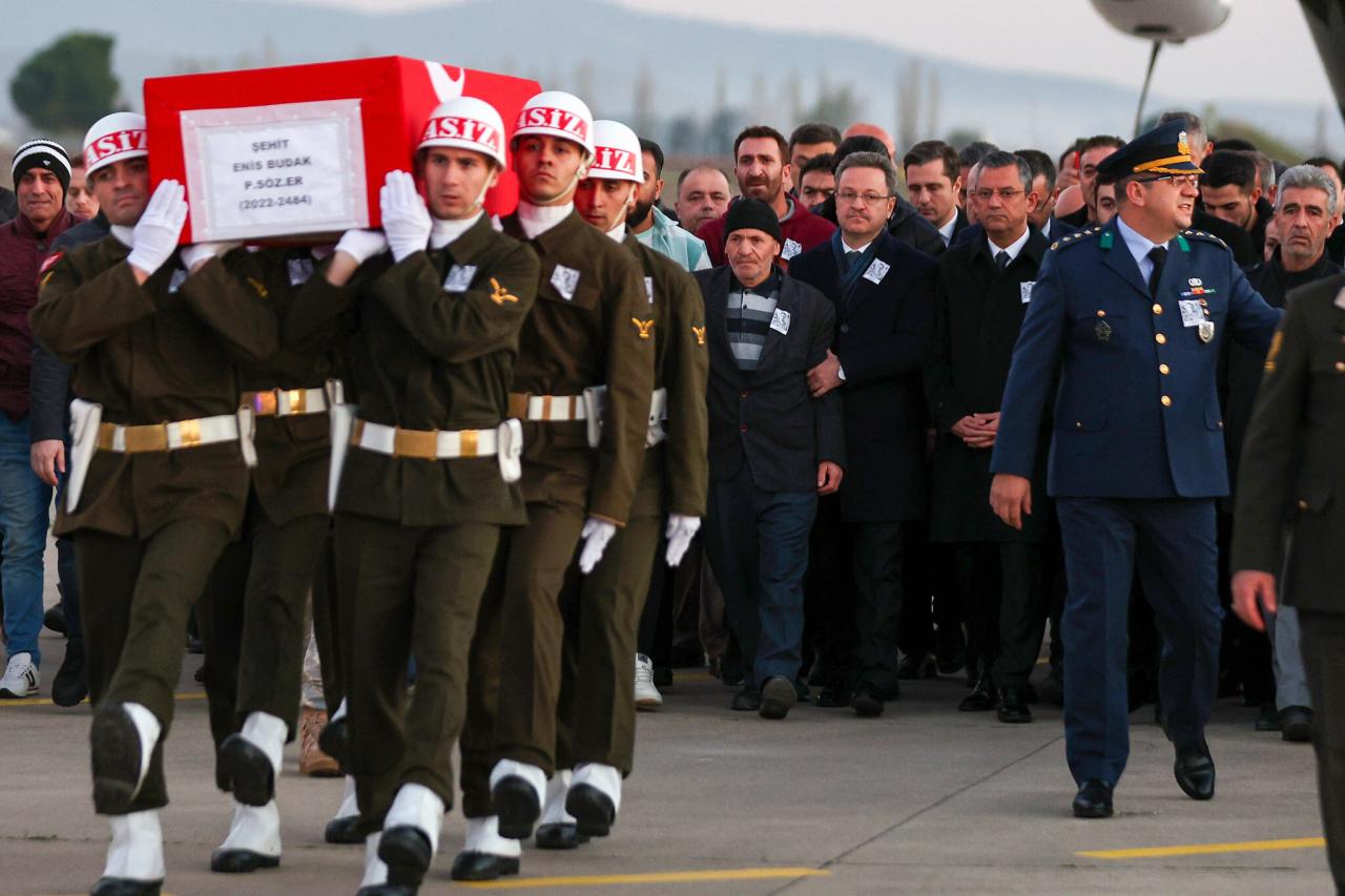 CHP Genel Başkanı Özgür Özel, Şehit Enis Budak’ın Cenaze Törenine Katıldı