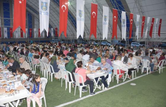 YENİ MAHALLE’DE İFTAR SOFRALARI KURULDU