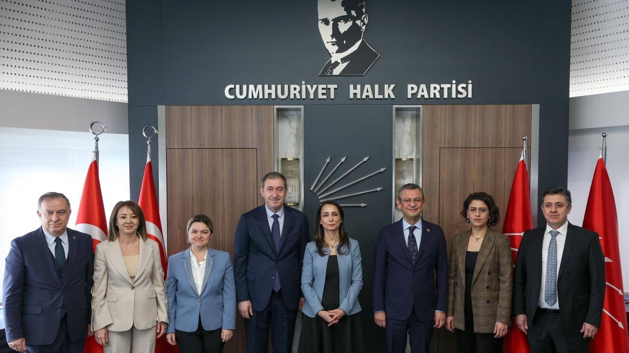 CHP Genel Başkanı Özgür Özel, DEM Parti Eş Genel BaşkanlarıTülay Hatimoğulları ve Tuncer Bakırhan ile Bir Araya Geldi