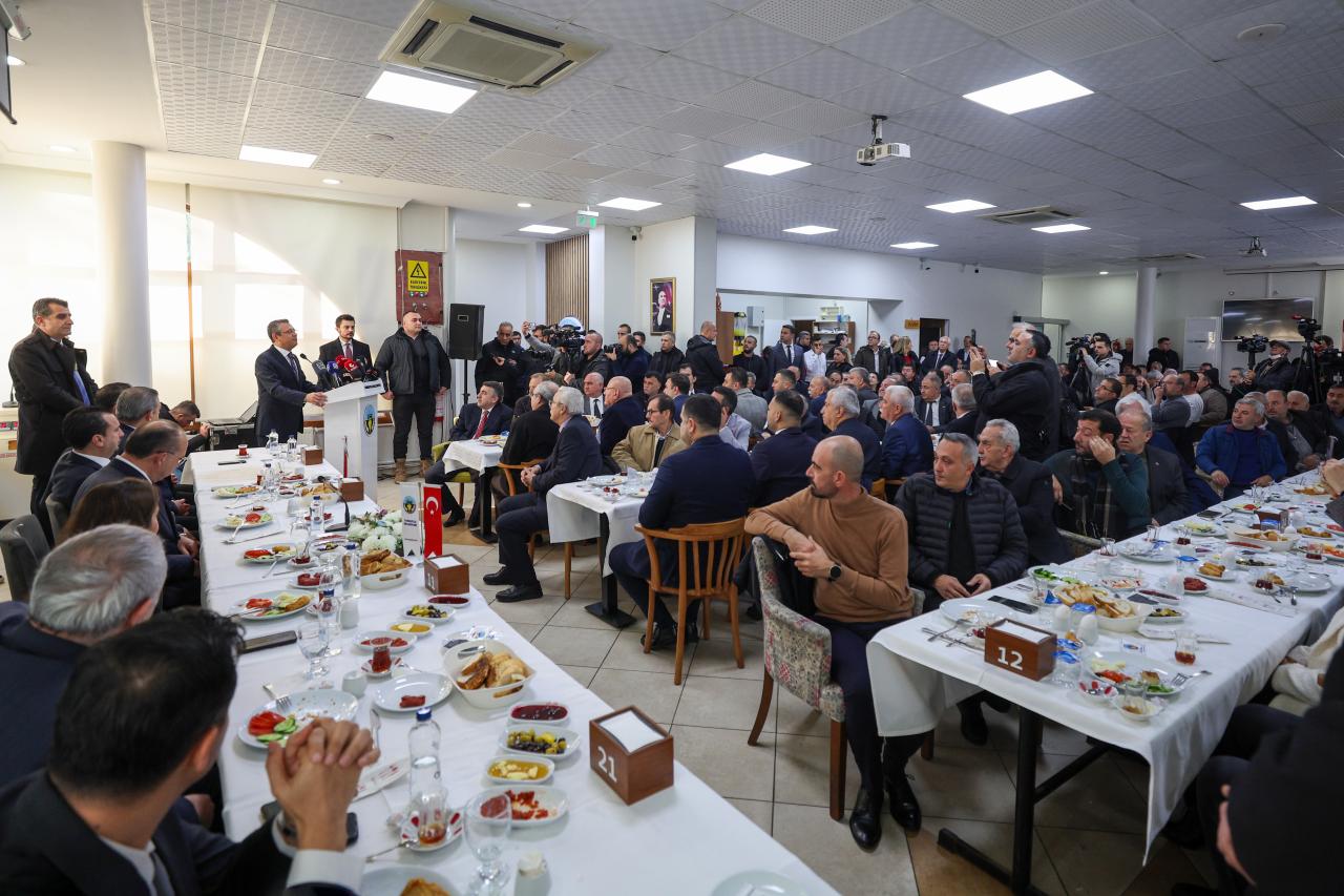 CHP Genel Başkanı Özgür Özel, Turgutlu’da: “Kim Sıkıntı Çekiyorsa Sıkıntısını Dile Getirmek Boynumuzun Borcudur”