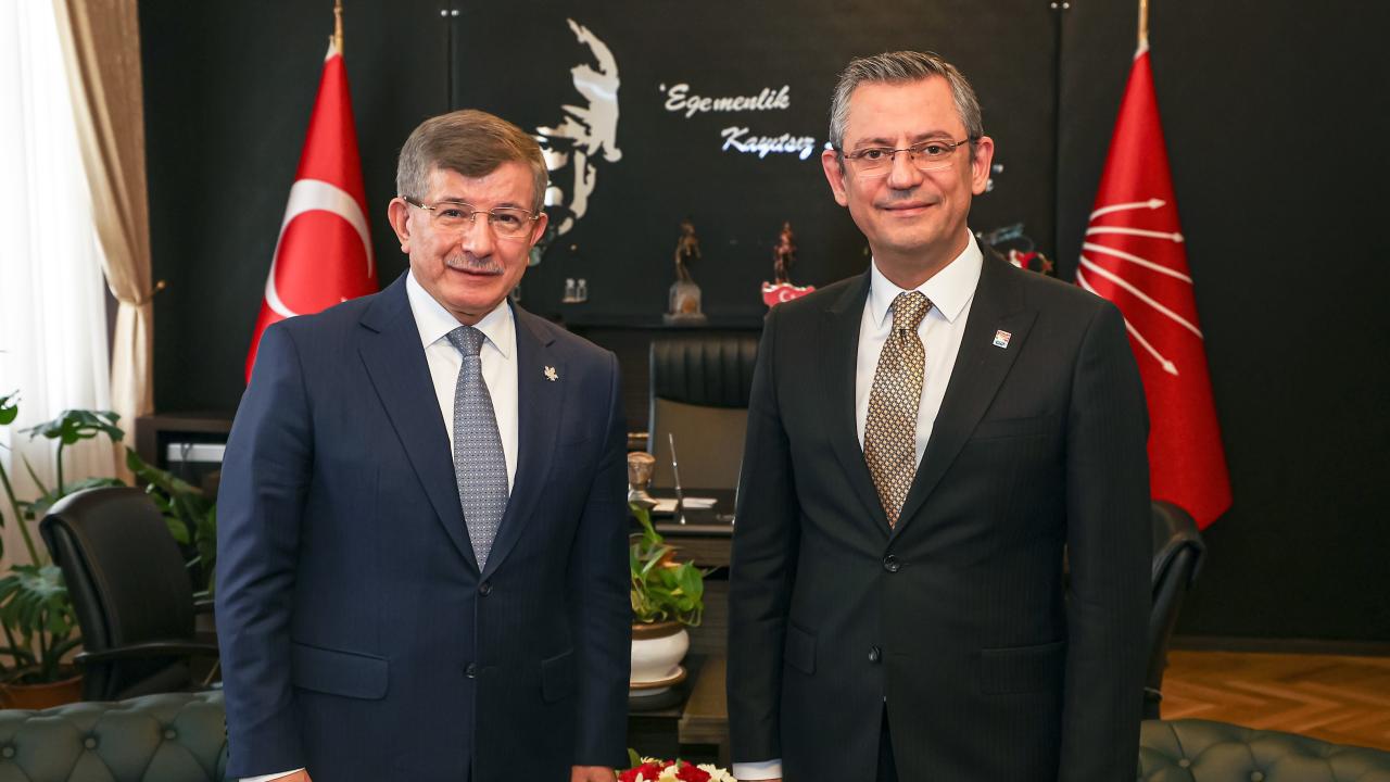 CHP Genel Başkanı Özgür Özel, Gelecek Partisi Genel Başkanı Ahmet Davutoğlu ile Bir Araya Geldi