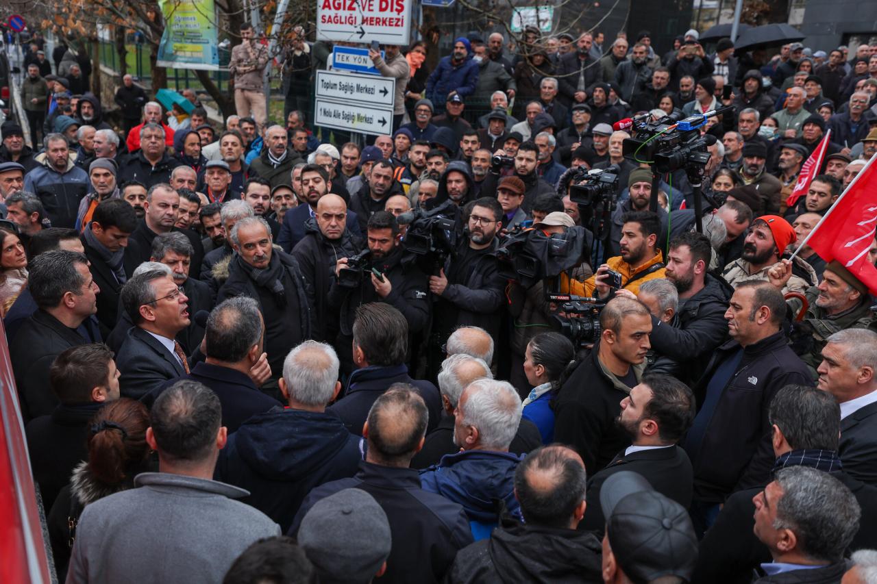 Cumhuriyet Halk Partisi Lideri Özgür Özel, Tunceli İl Başkanlığı’nda Konuştu: “CHP Bayrağını Dersim Belediyesi’ne Asacağız”