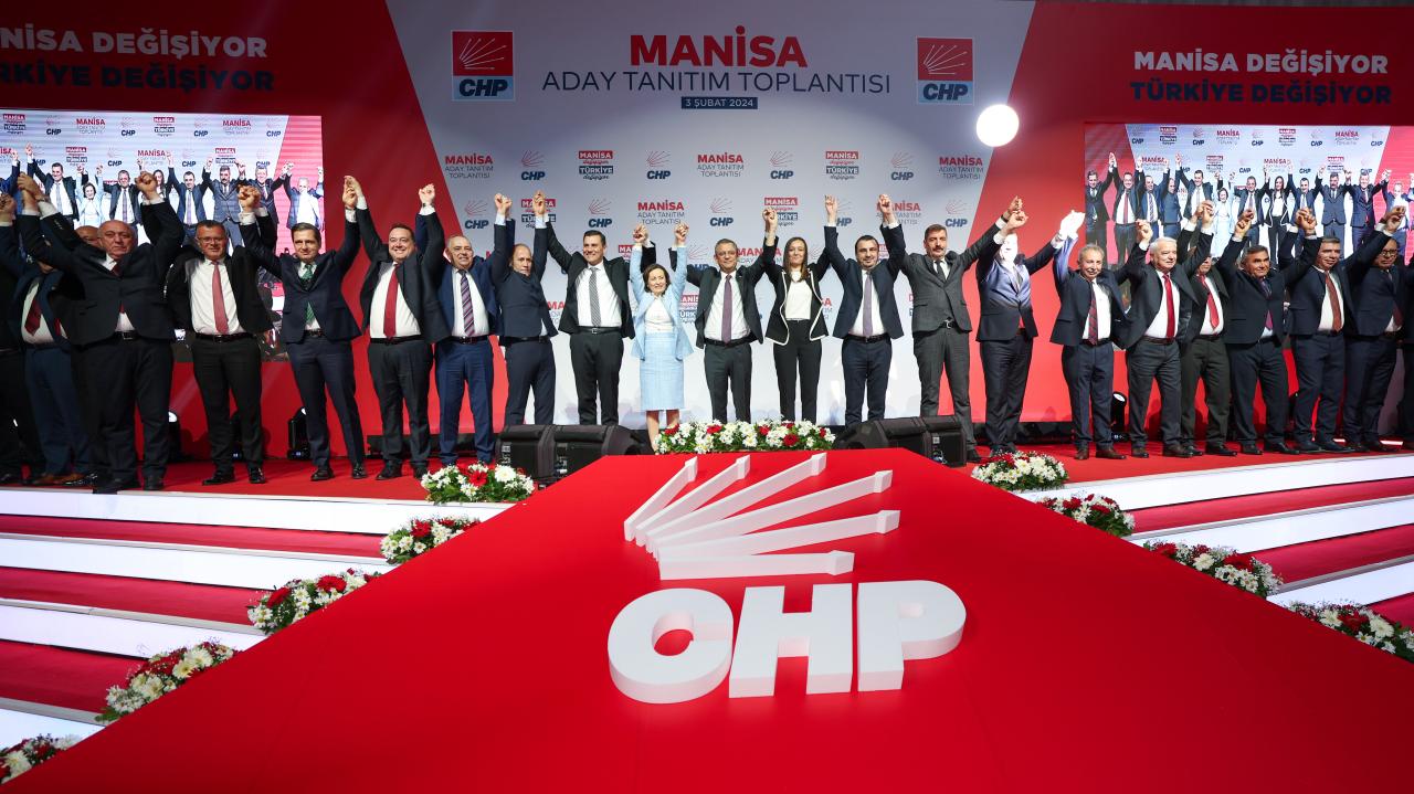 CHP Lideri Özgür Özel, Manisa Aday Tanıtım Toplantısında Konuştu: “Erdoğan’ın Suni Gündemlerinin Peşine Takılmayacağız”