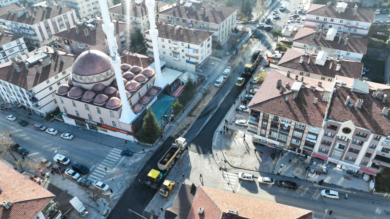 ASKİ’DEN YILLARDIR SEL BASKINI YAŞANAN BARIŞYOLU CADDESİ’NE MÜDAHALE