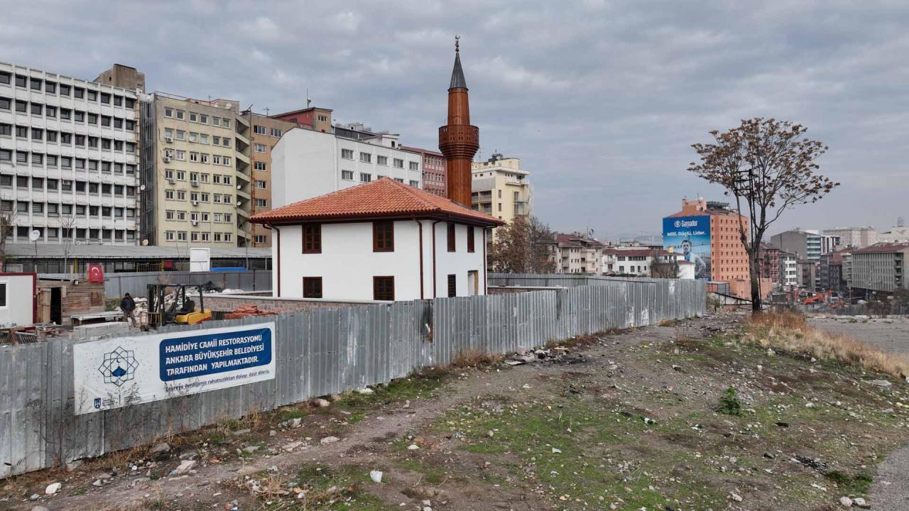 ANKARA BÜYÜKŞEHİR BELEDİYESİ KENT TARİHİNE SAHİP ÇIKIYOR: HAMİDİYE CAMİSİ YENİDEN AYAĞA KALDIRILIYOR