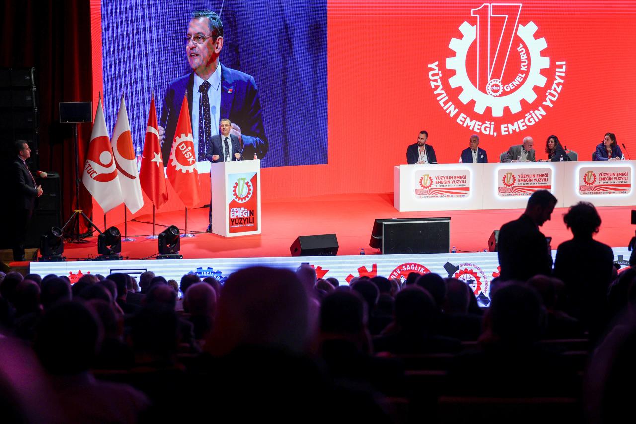 Cumhuriyet Halk Partisi Lideri Özgür Özel, DİSK Genel Kurulu’na Katıldı: “Vergide Adalet Talebini Sahipleniyoruz”